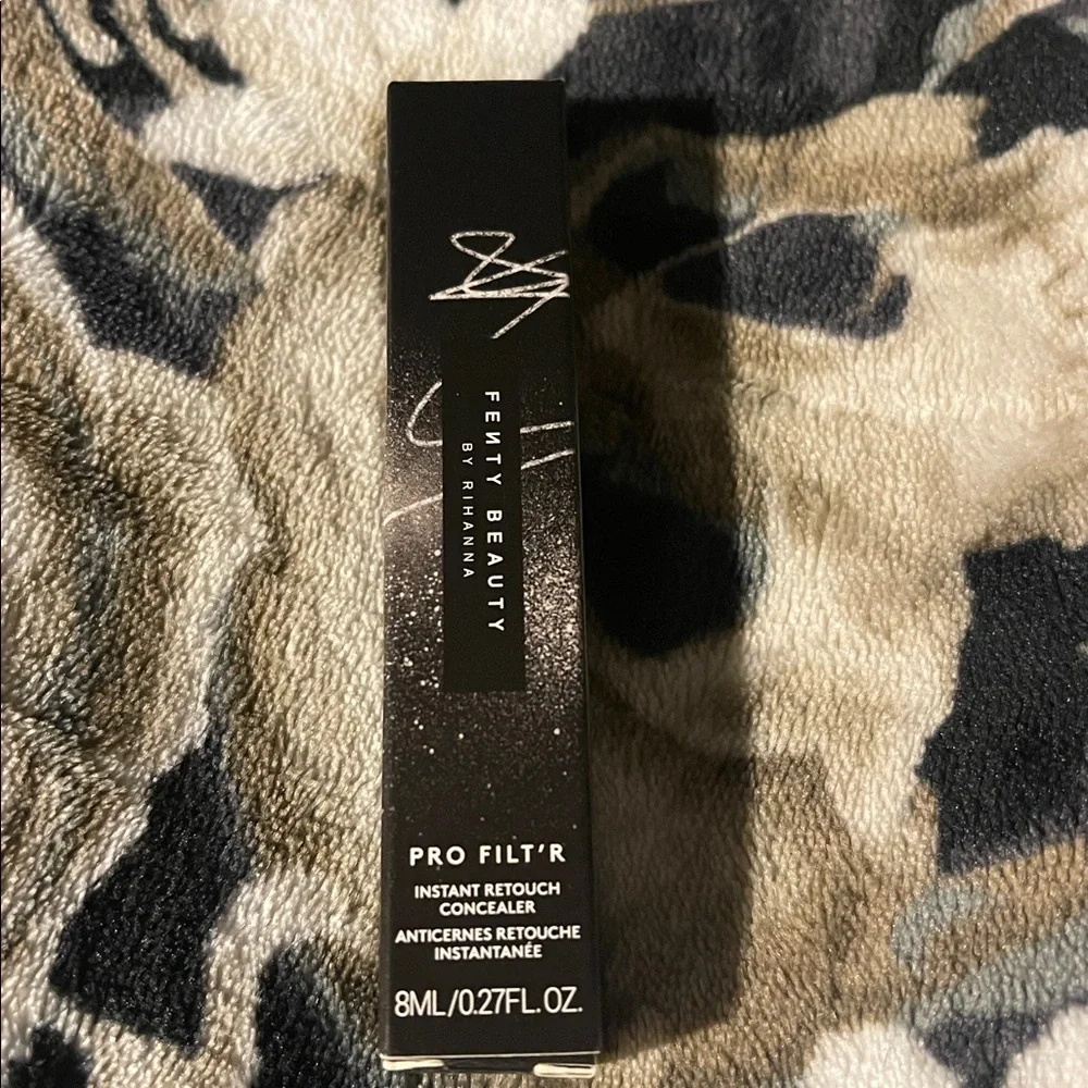 Fenty 390 Pro Filt’r Instant Retouch Concealer